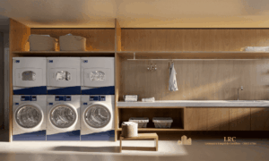 Lavanderia comunitária equipada com máquinas profissionais para maior conveniência.