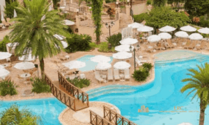 Infraestrutura de lazer com piscinas nos apartamentos à venda no il campanário em Jurerê Internacional
